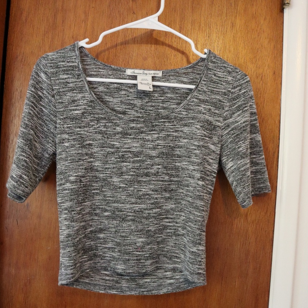 scoop neck crop top